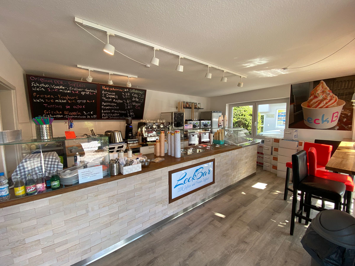 Den Sommer im Eiscafé genießen