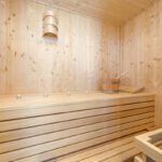 Badezimmer unten mit Dusche und Sauna