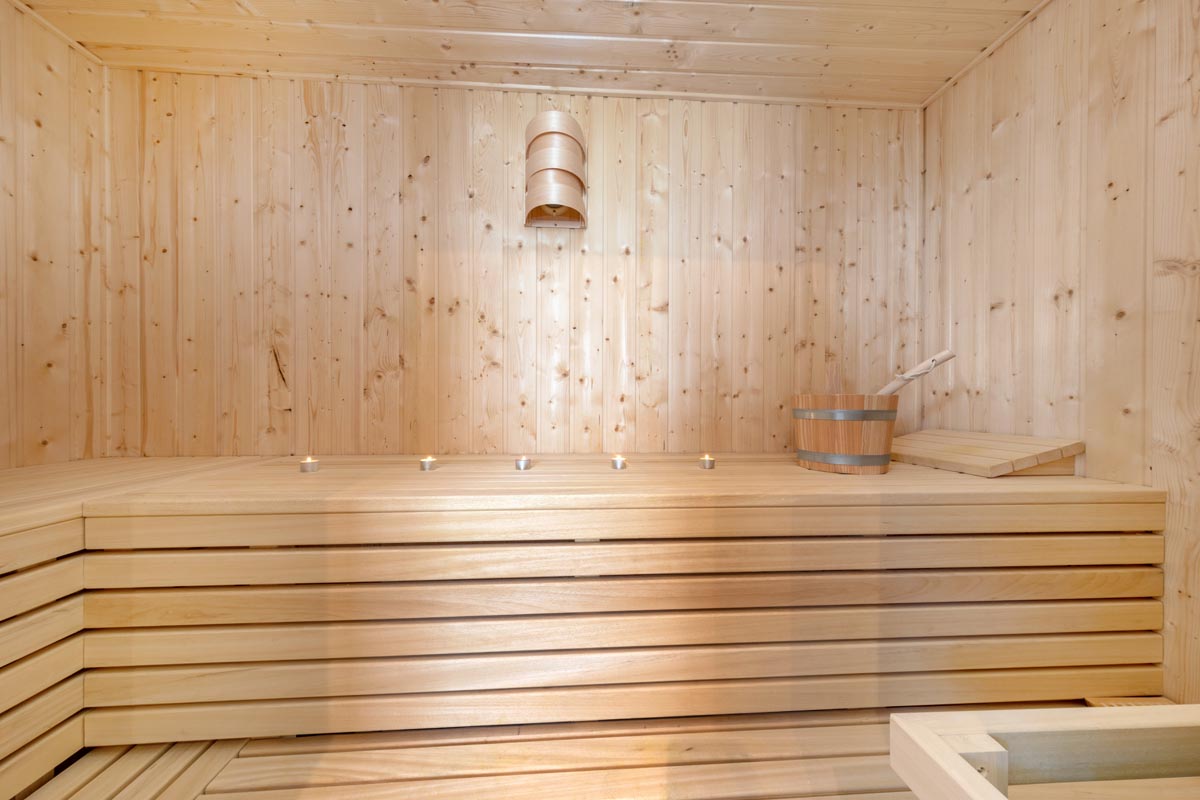 Badezimmer unten mit Dusche und Sauna